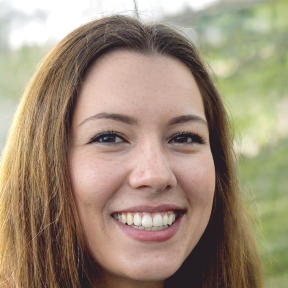 Program graduate Maria Santos